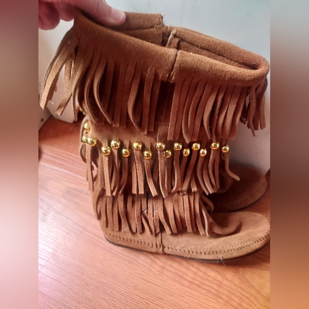Minnetonka Boots - Picture 7 of 12